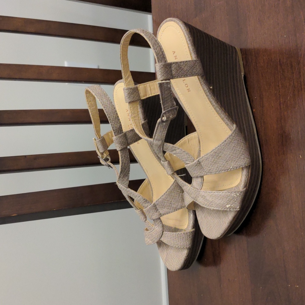 Ann Taylor wedges - Picture 2 of 11